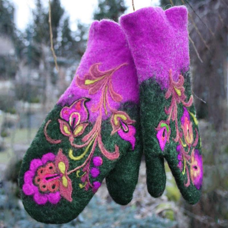 Christmas Flower Embroidery Mittens